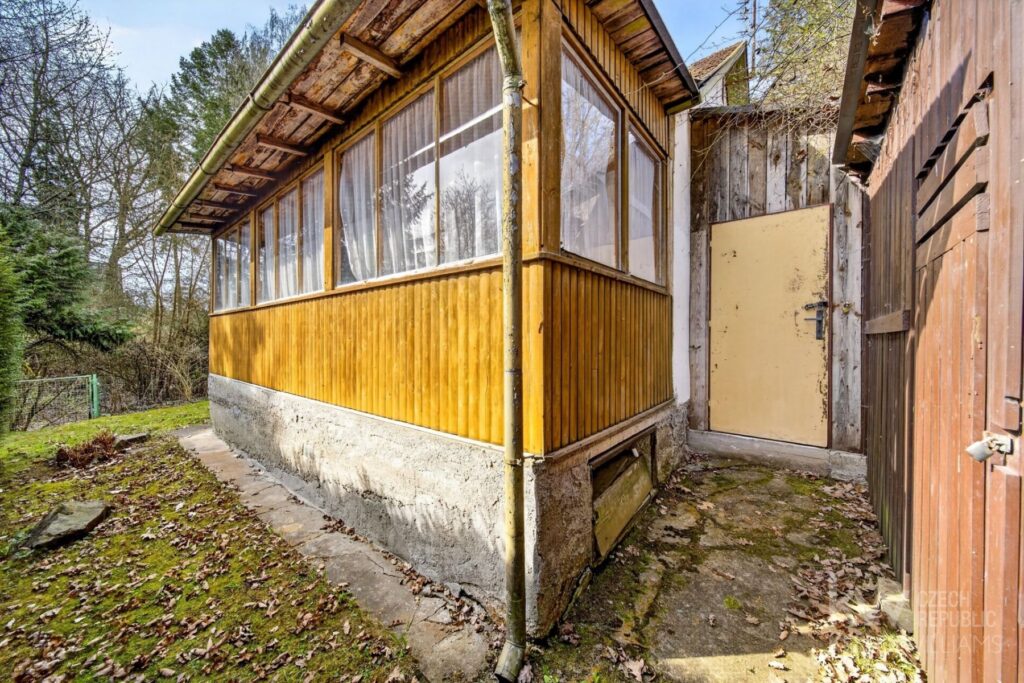 Prodej rekreační chaty u Hracholuské přehrady  místo, kde vaše rodina zpomalí a začne si užívat spol